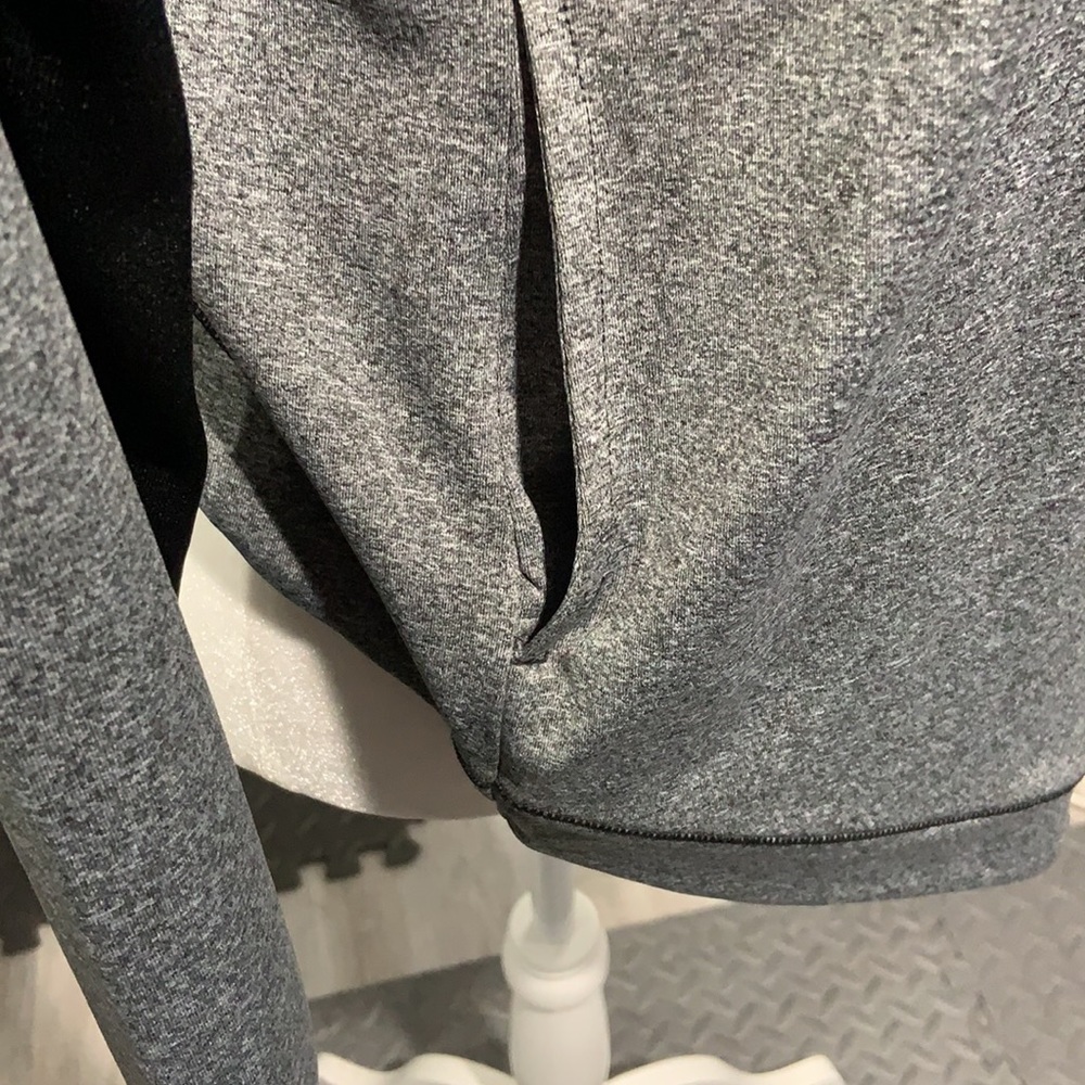 Athletic top - Picture 3 of 8